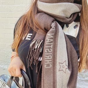 DIOR 100% wool shawl